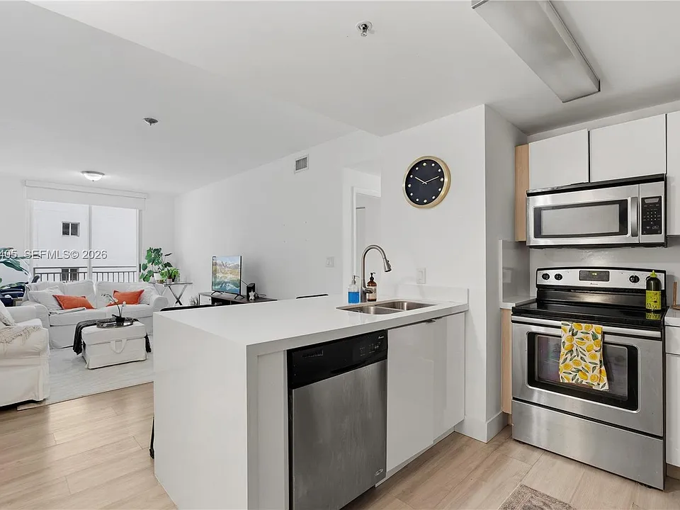 185 SE 14th Ter #1402