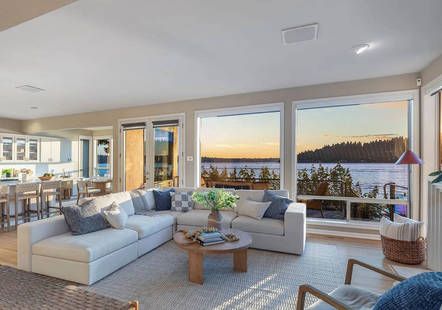 3Bd/2.25Ba Renton Home — Photo 4