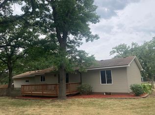 8235 Pleasant View Dr, Mounds View, MN 55112