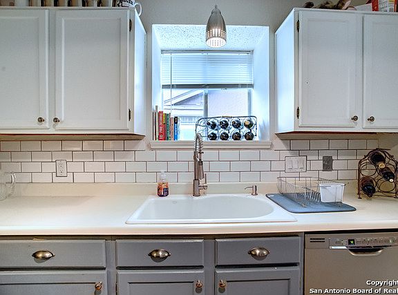 4th image of 2710 Mud Lake Dr