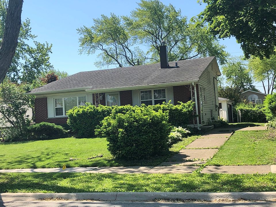 1st image of 107 W Altgeld Ave