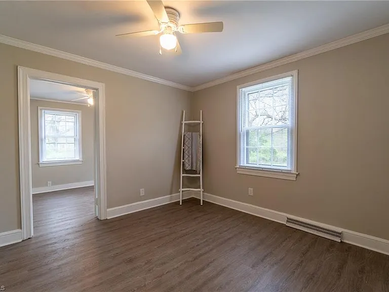 1005 McCormick St — Photo 9