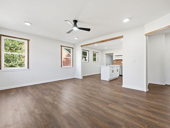 3rd image of 408 E Canary St
