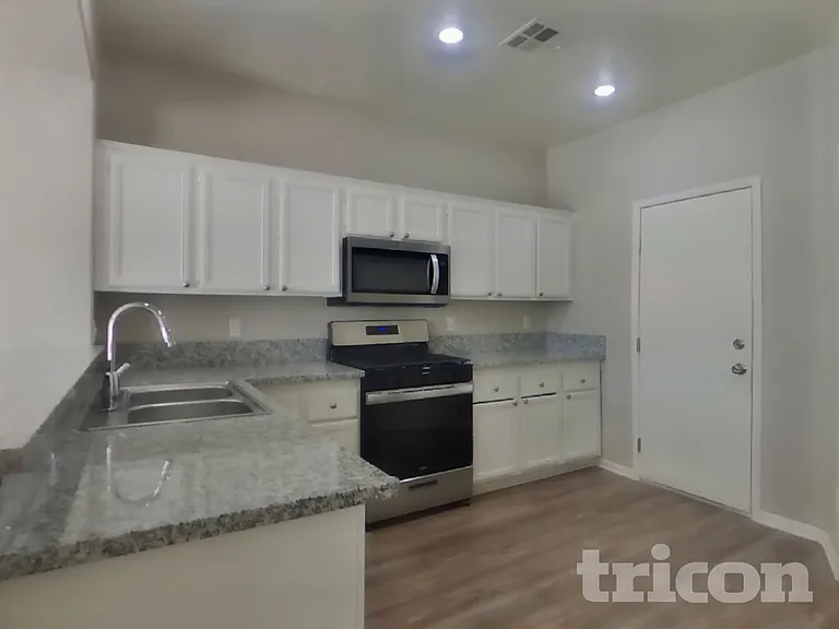 1300 Pecan Tree Ct — Photo 5