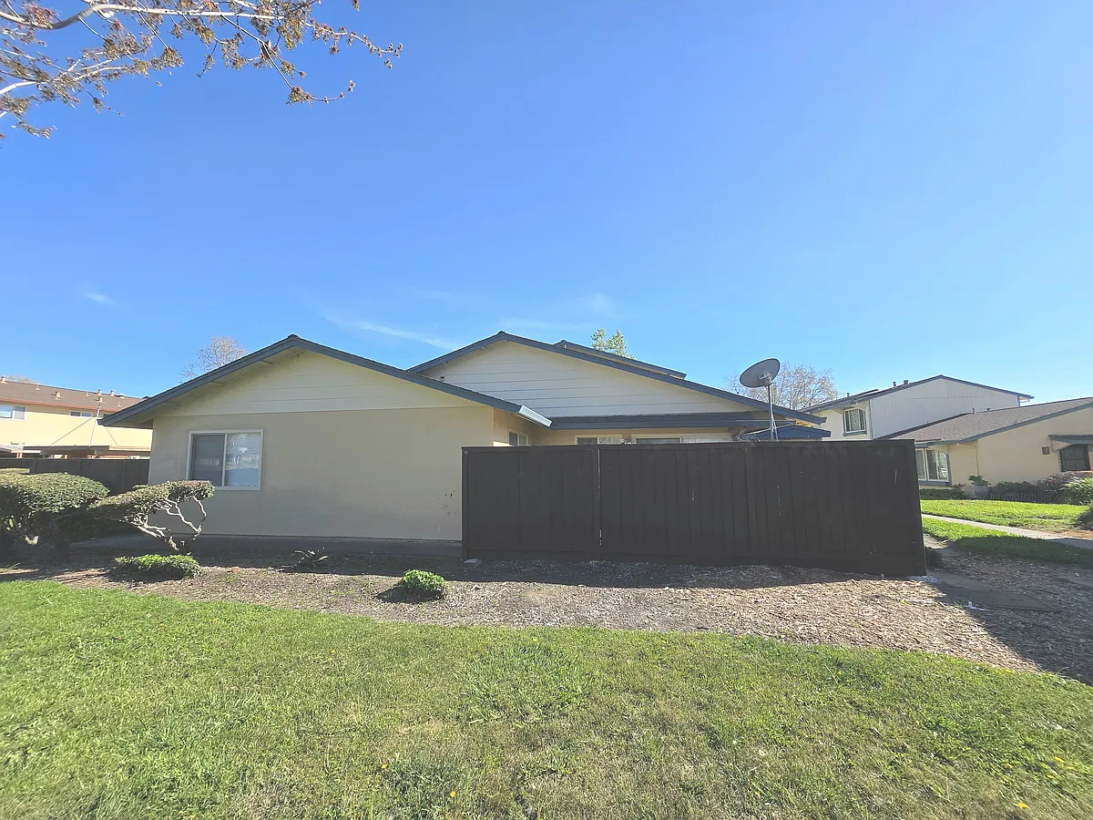 Building Photo - 27756 Hummingbird Ct
