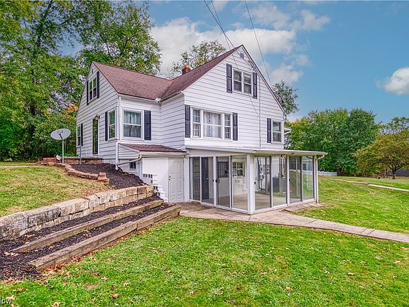 2nd image of 1661 Ewart Dr