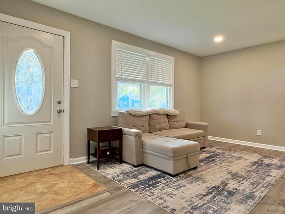4th image of 610 Cabot Dr