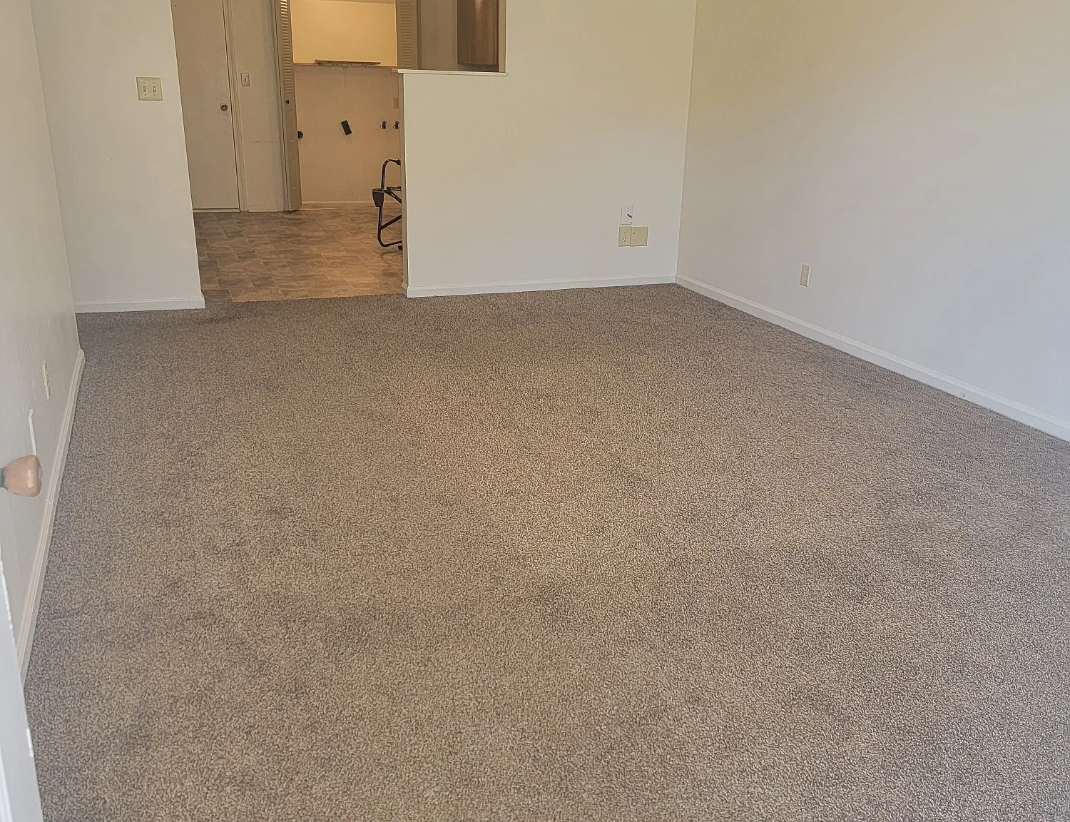 3 bed, 1.5 bath, 1200 sqft, $1,200 — Photo 2