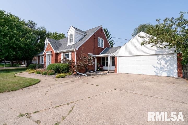 2nd image of 3805 N Sheridan Rd