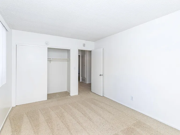 Buena La Vista Apartment Homes — Photo 40