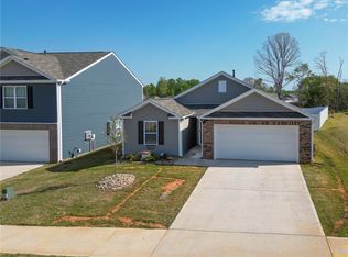 1408 Slades St, Woodruff, SC 29388