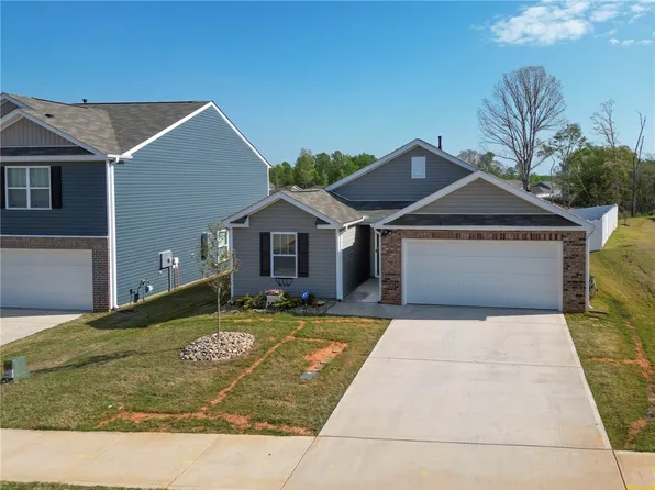 1408 Slades St, Woodruff, SC 29388