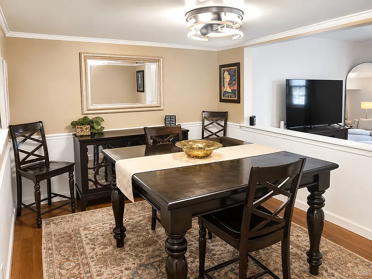 1012 James Madison Cir — Photo 16
