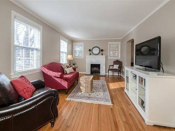4th image of 1037 N Larrimore St