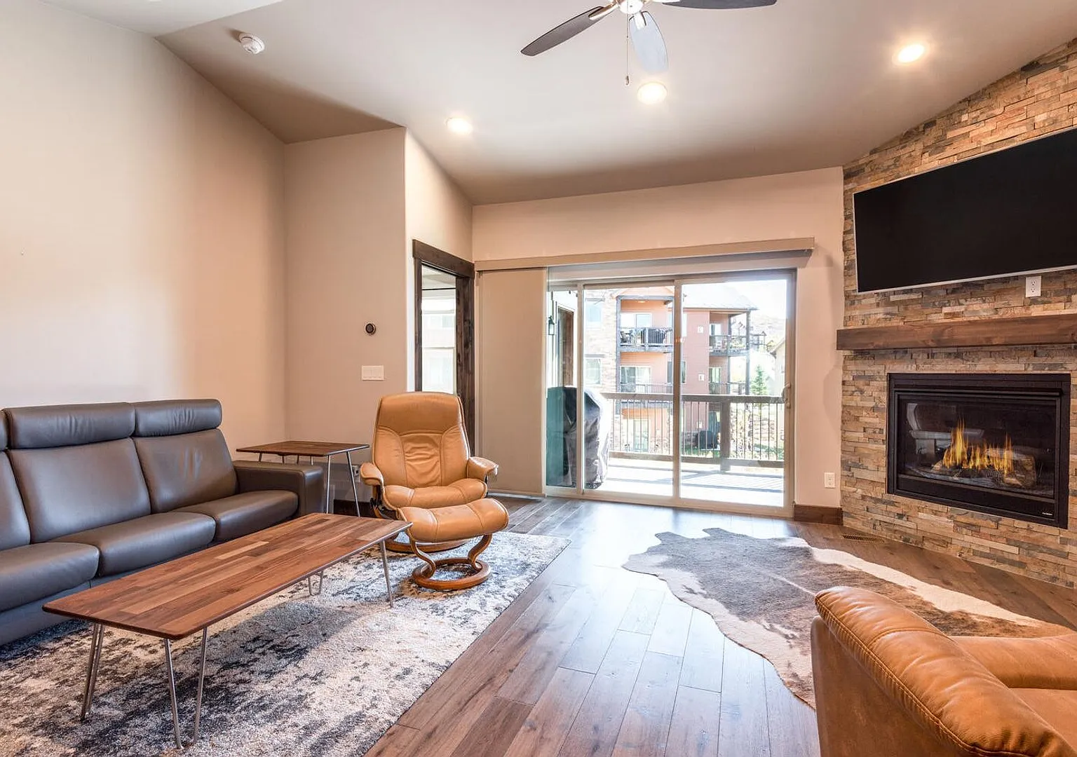 Modern Townhome in Black Rock Ridge — Photo 3