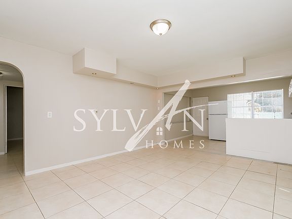 017-photo-living-room-11500357_08042022