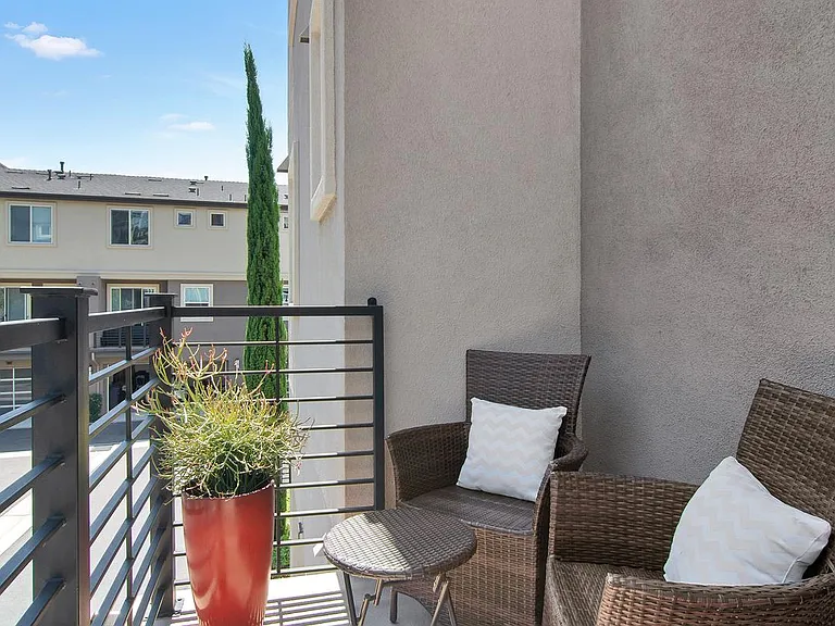 7921 Modern Oasis Dr — Photo 11