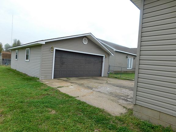 2nd image of 803 E Cedar St