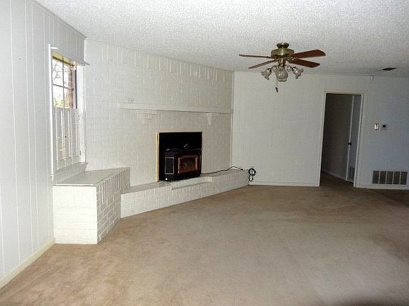 3rd image of 128 Donniebrook Dr