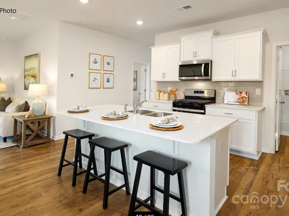 202 Brinkley Dr, Kings Mountain, NC 28086