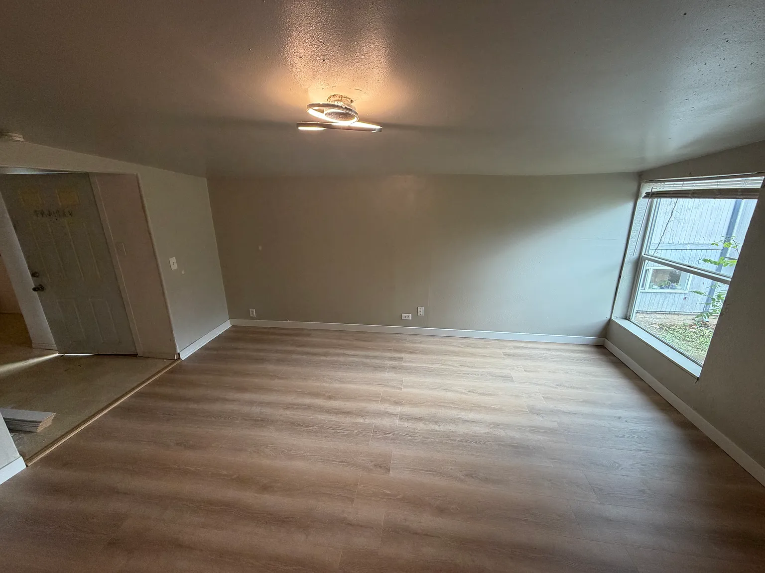 122 S Chehalis St — Photo 2