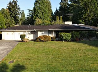 3018 Hunts Point Cir, Bellevue, WA 98004