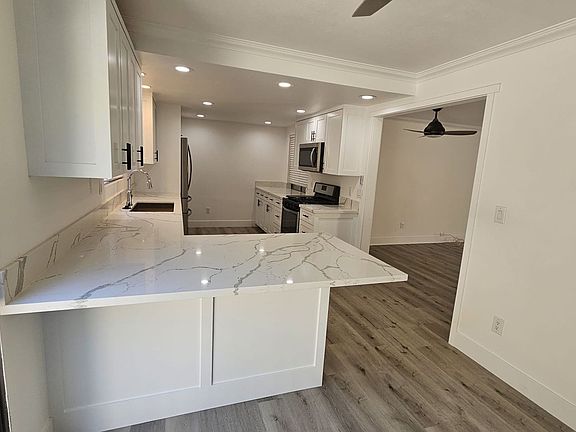4th image of 9960 Owensmouth Ave Unit 25