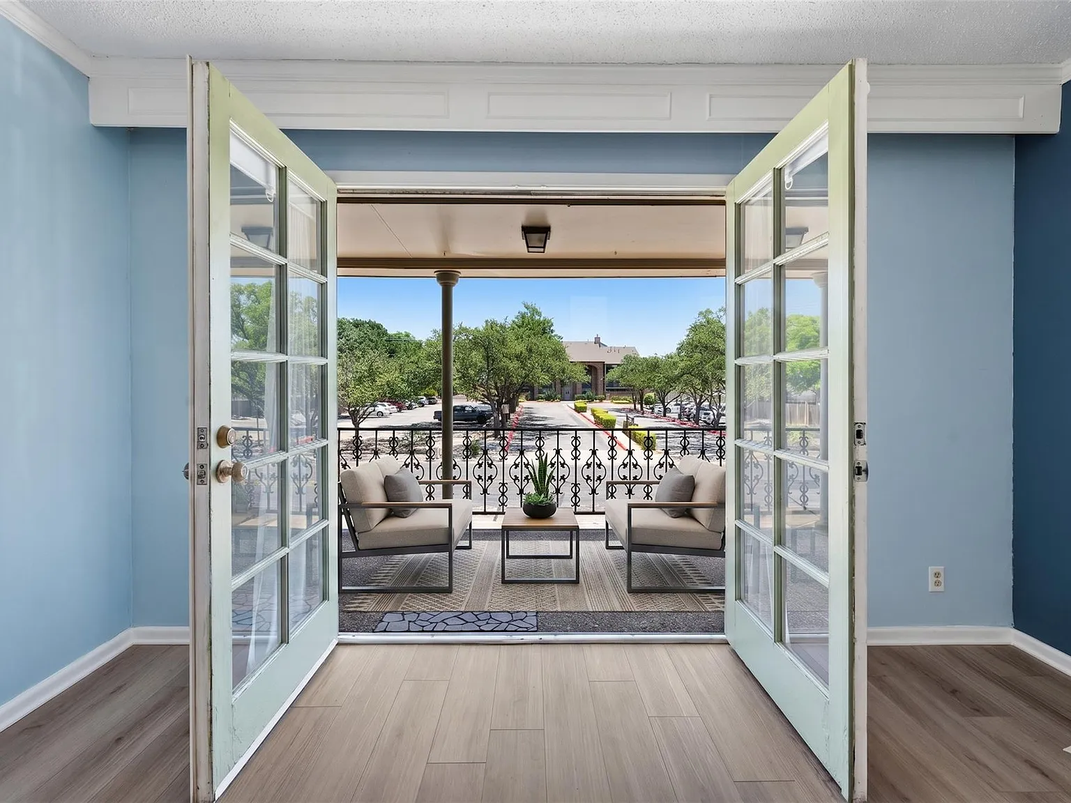2 bed, 1.0 bath, 872 sqft, $1,550 — Photo 3