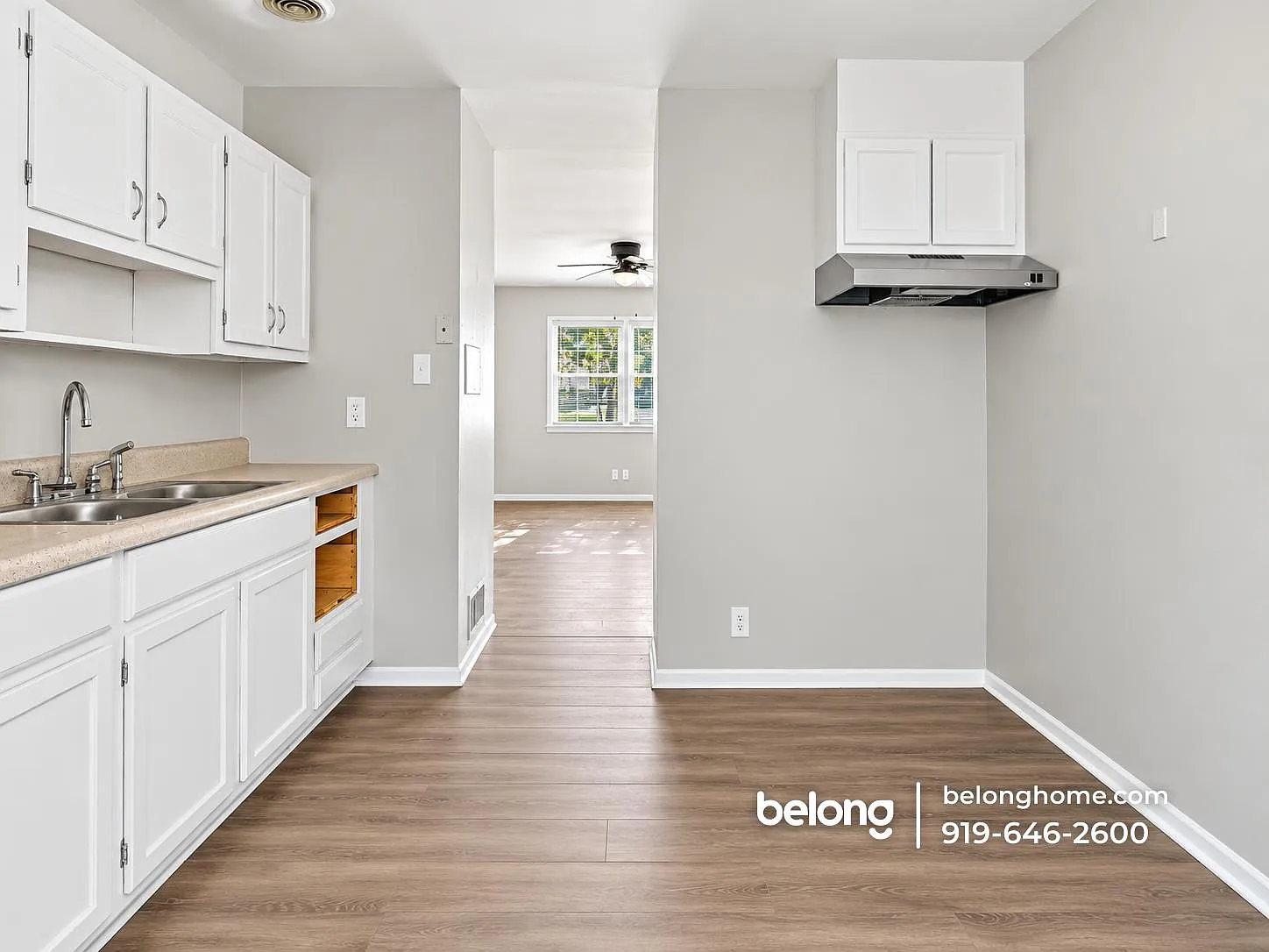 1419 Ardmore Dr — Photo 3
