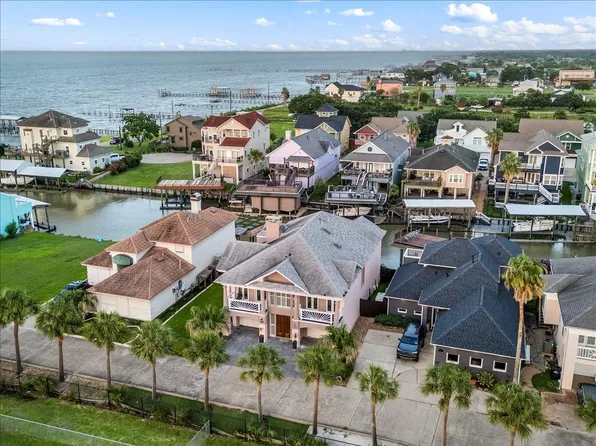 123 Port St, San Leon, TX 77539