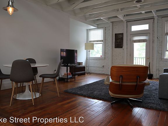 3rd image of 69 1/2 W Huron St #6465129