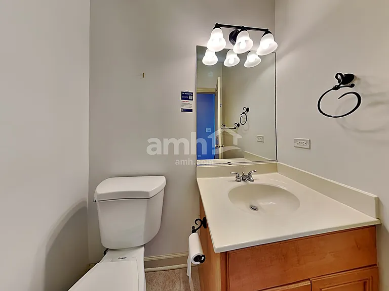 576 N River St — Photo 16