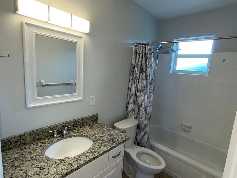 661 Hernando St — Photo 22
