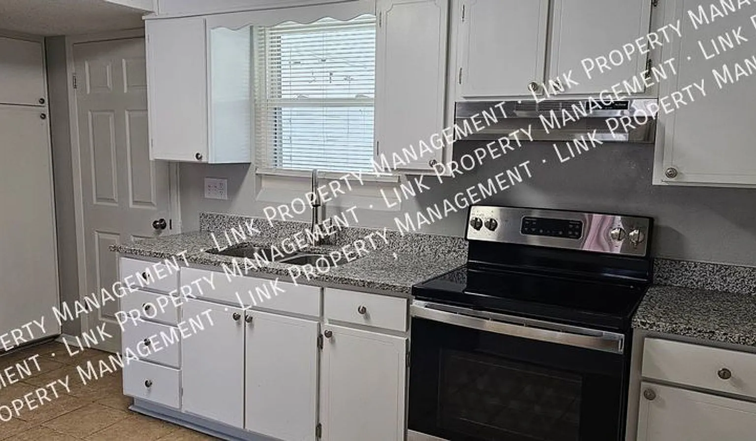 1638 Keeble St — Photo 3