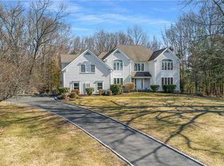 12 Willow Brook Ln, Newtown, CT 06470
