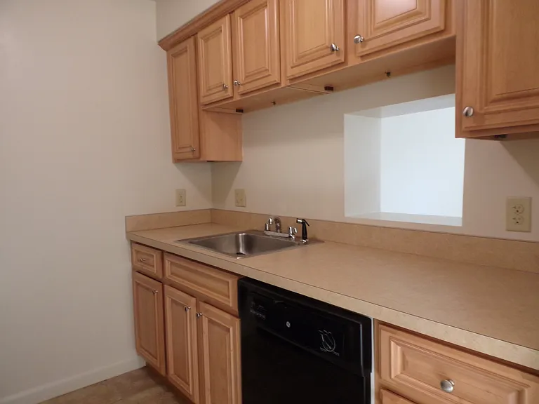 671 Broad St #7 — Photo 1