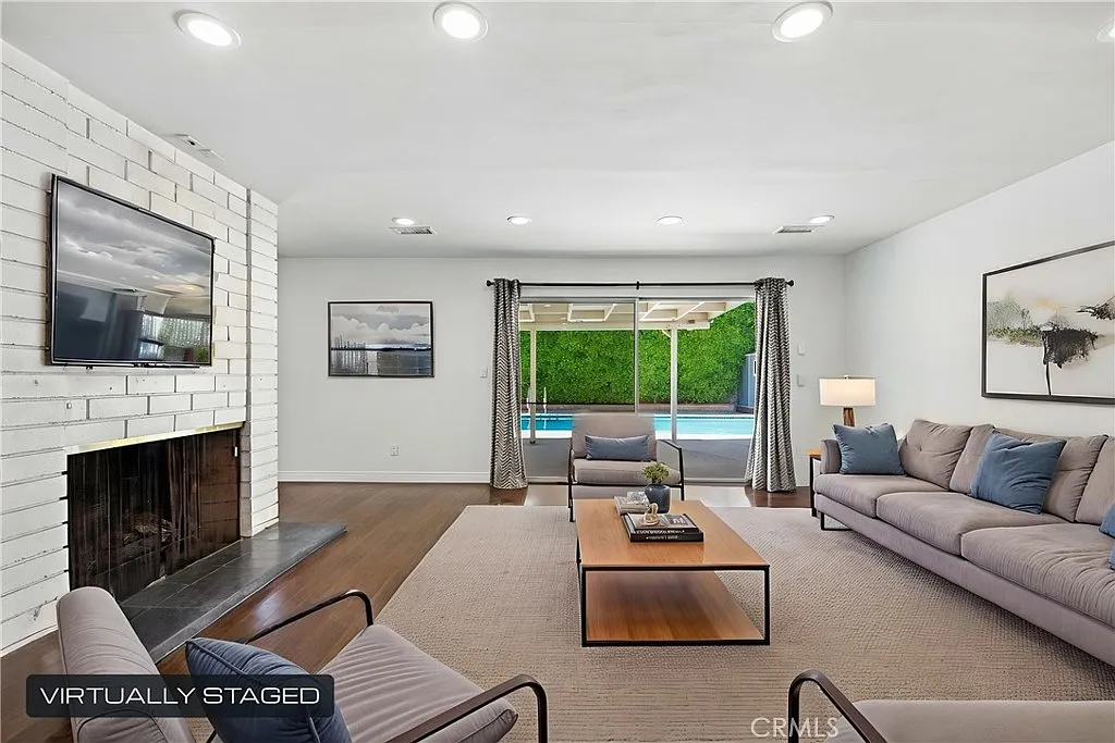 3 bed, 1470 sqft, $4,295 — Photo 4