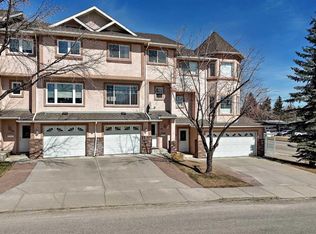 82 SW Holmwood Ave NW, Calgary, AB T2K 6K7