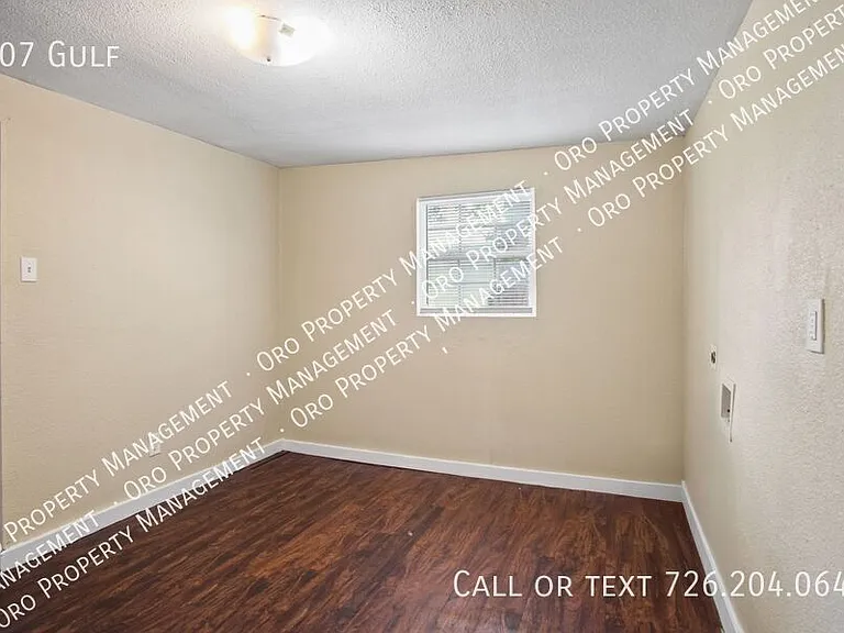 607 Gulf — Photo 4