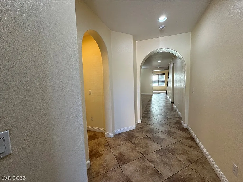 5 bed, 3.0 bath, 3146 sqft, $3,200 — Photo 2