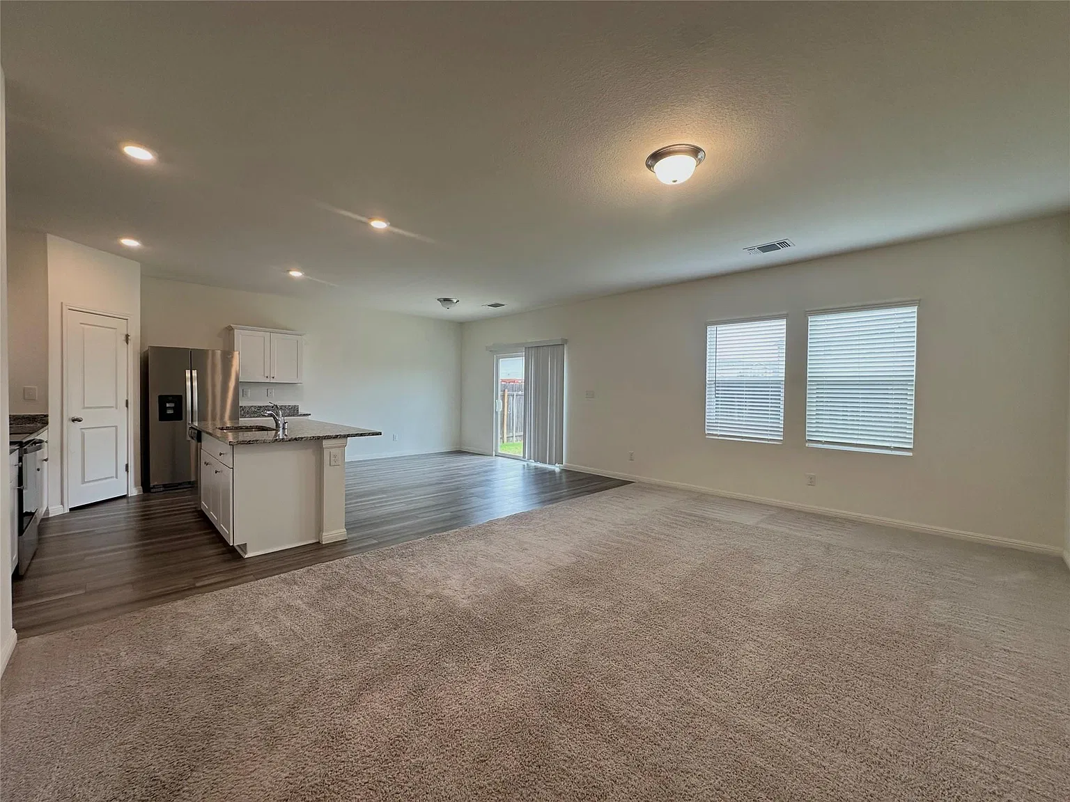 4 bed, 3.0 bath, 2331 sqft, $2,000 — Photo 3