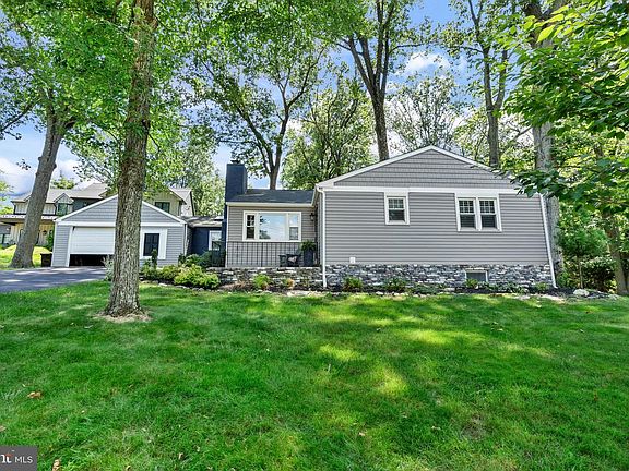 2nd image of 305 Irish Rd