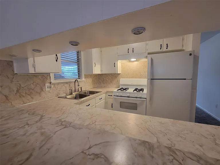 5806 Nassau Dr #B — Photo 15