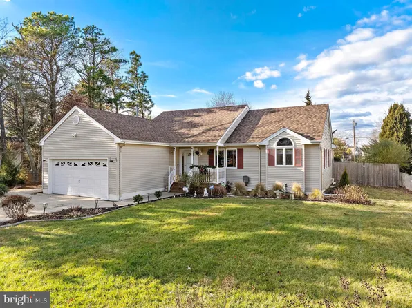 60 Lighthouse Dr, Manahawkin, NJ 08050