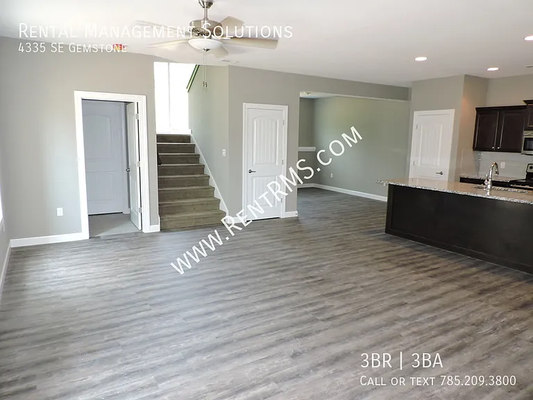 4335 SE Gemstone Ln — Photo 2