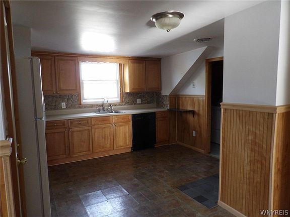 4th image of 135 Elmwood Ave #2