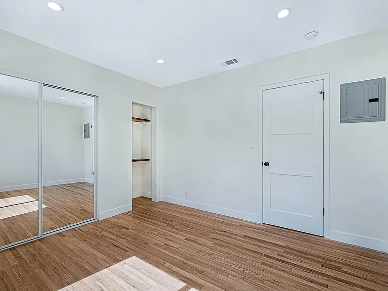 656 Ozone St — Photo 12