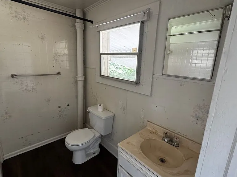 833 Kings Rd — Photo 43