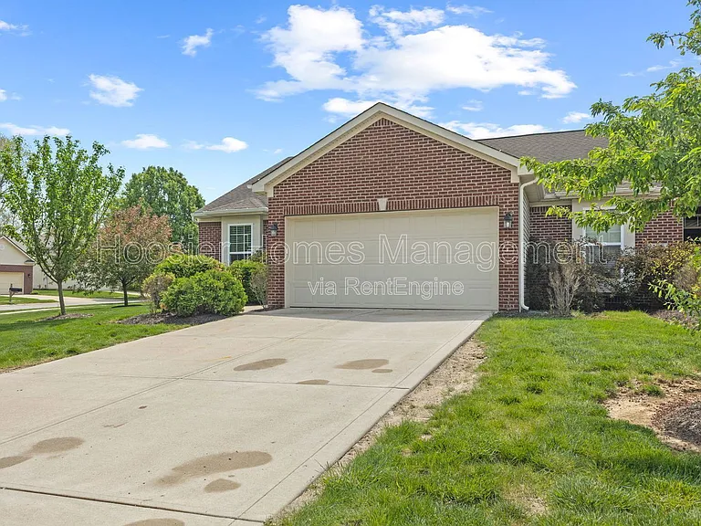 556 Dylan Dr — Photo 3