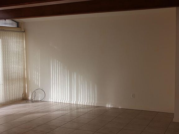 4th image of 14 Deborah Dr